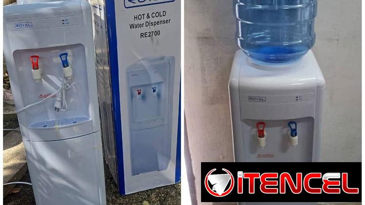 DISPENSADOR DE AGUA FRÍA Y CALIENTE. Incluye el botellon ROYAL