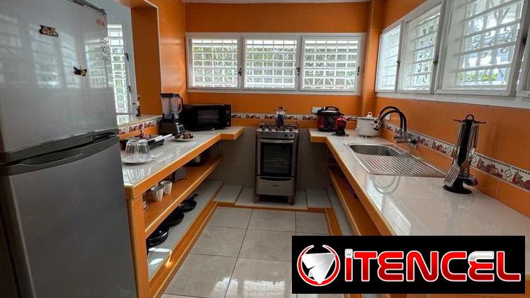 Alquilo CASA DE LUJO CON PISCINA de 4 habitaciones en Guanabo
