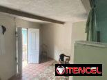 🏠 Casa en venta en Centro Habana por 4000 usd. Está ubicada cerca de Paseo del Prado