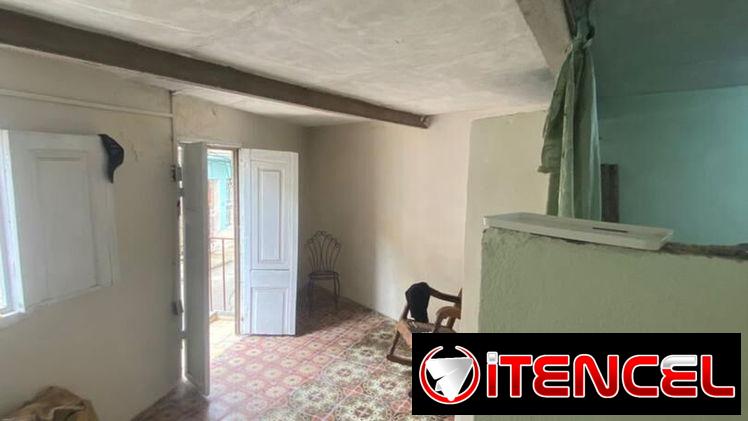 🏠 Casa en venta en Centro Habana por 4000 usd. Está ubicada cerca de Paseo del Prado