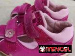 Vendo zapaticos de uso para niña y niño. Sandalias, boticas, y sandalias cerradas.