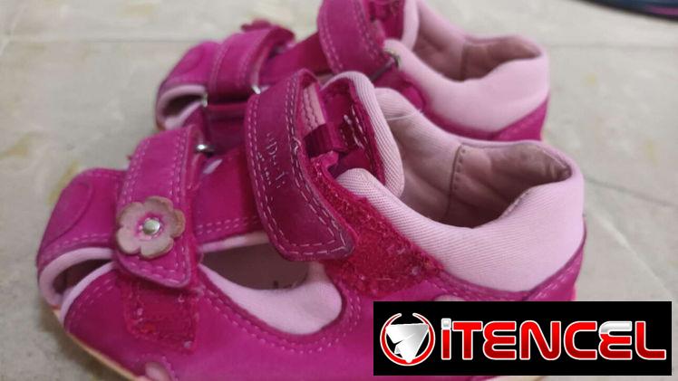 Vendo zapaticos de uso para niña y niño. Sandalias, boticas, y sandalias cerradas.
