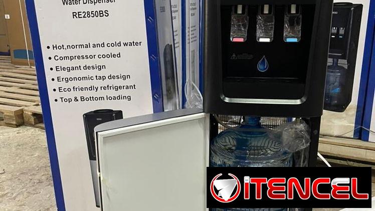 dispensador de agua fría, caliente y al tiempo