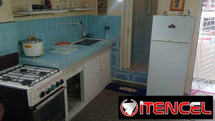 SE RENTA APTO PRIVADO EN PRIMER PISO EN EL VEDADO POR 19 Y 6. 53880216