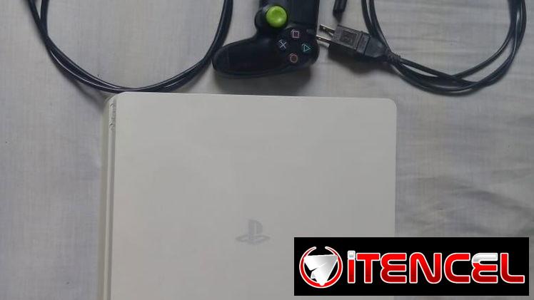 Se vende Play 4 en 200 usd