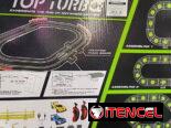 Juego de carritos en la pista con control remoto