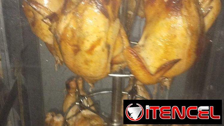 Pollo rostizado todos los días en calle L entre 11 y calzada vedado. Número para contactar 55519024 y 53214628