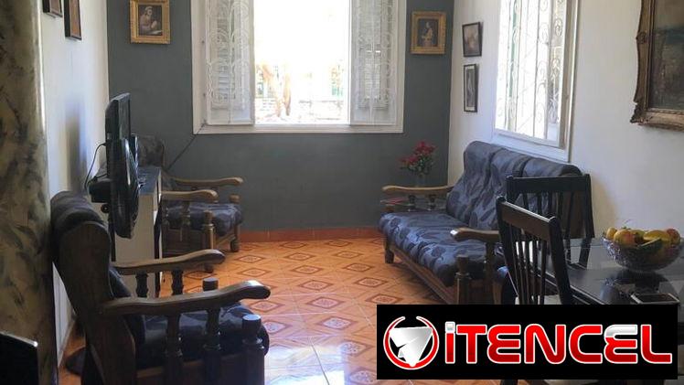 VENDO GRAN APARTAMENTO CAPITALISTA DE LOS 50 (EN BAJOS) CON GARAJE