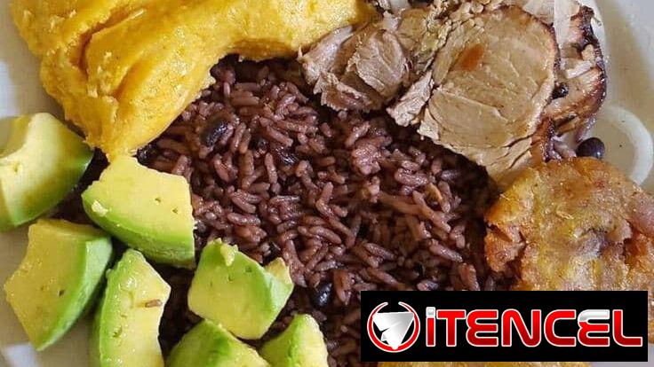 Muy rico lechón asado criollo 🐷 con moros y cristianos 🍚 a domicilio en La Habana 🇨🇺 ¡Llegamos calentito a tu casa!