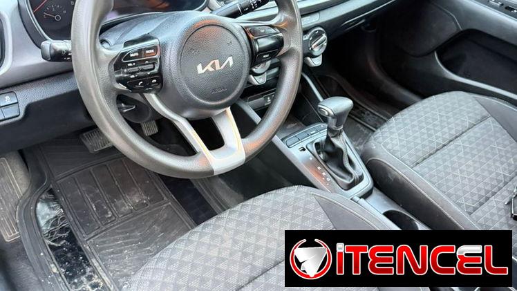 Vendo con negocio kia Río 2019 con 80,000 millas