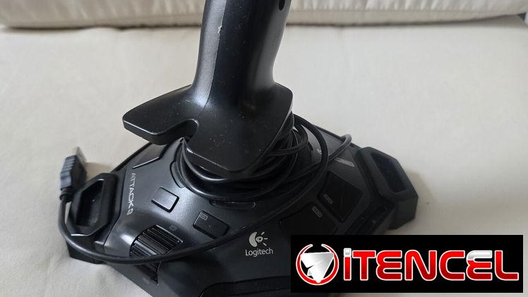 Joystick Logitech Attacks 3