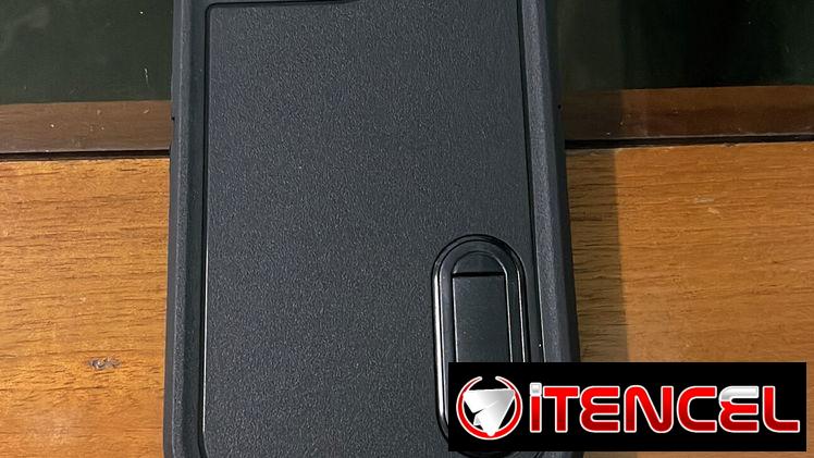 Forro negro de 3 piezas con alta protección anticaidas (militar)para iPhone y Samsung gama alta.