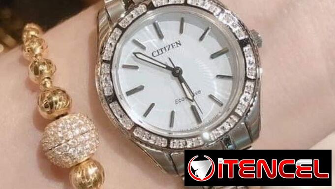 RELOJ CITIZEN ECODRIVE CARINA CON ESFERA BLANCA (EM0240-56A) DE MUJER , 29MM EN ACERO INOXIDABLE , A ESTRENAR  58049738