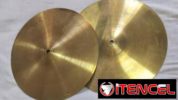 Platos de hit hat para bateria o banda