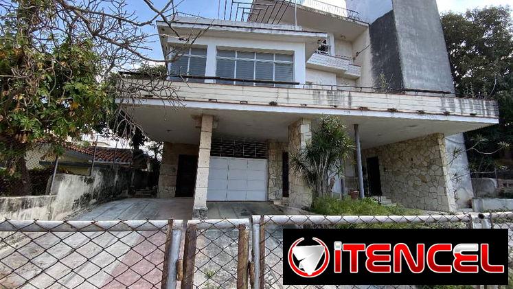 PROPIEDAD HORIZONTAL DE 6 DORMITORIOS Y GARAJE EN MIRAMAR – 300 MIL USD