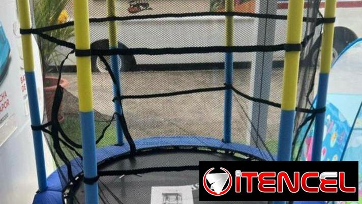Parquesitos y trampolín para niños