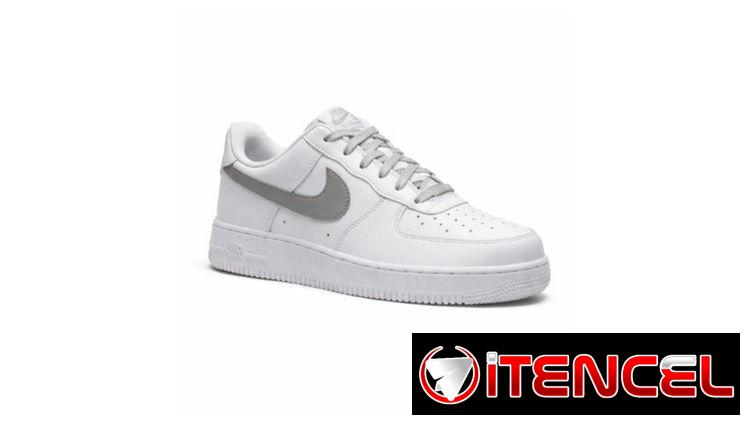 TENIS NIKE AIR FORCE  BLANCO Y PLATEADO .