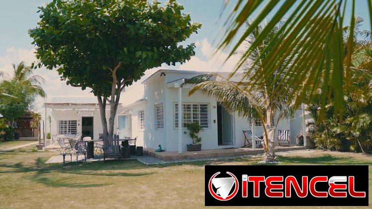 🏡¡Casa de Lujo en Alquiler! Situada frente al mar en #SantaFè, La Habana, con un diseño moderno y lujosas comodidades.