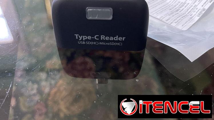 Adaptador tipo C con salida de varios lectores de tarjeta para su móvil y un puerto usb