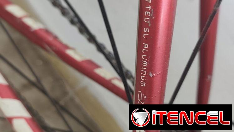 Bicicleta de ruta ligera