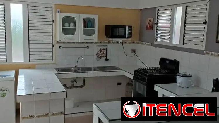 🟢🟢🟢.  Varadero. Casa con 3 cuartos independientes.