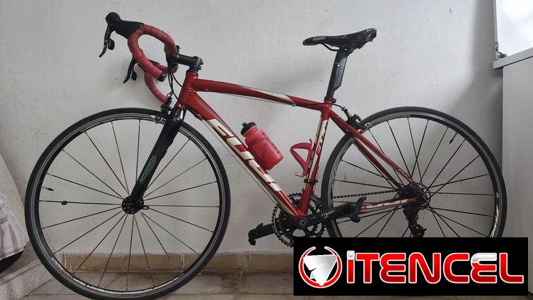 Bicicleta de ruta ligera