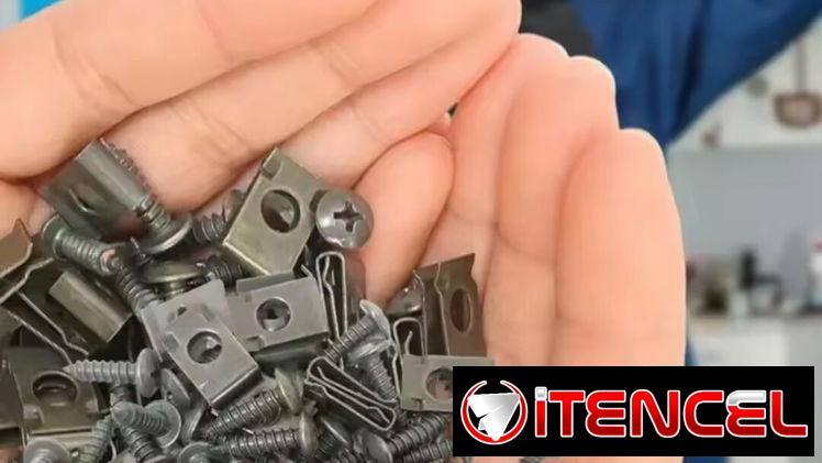 Pareja de tornillo y grapa para fijar plásticos, etc para su moto.