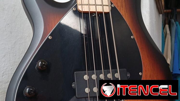 Bajo Sterling Stingray 5 cuerdas Activo ZURDO!!