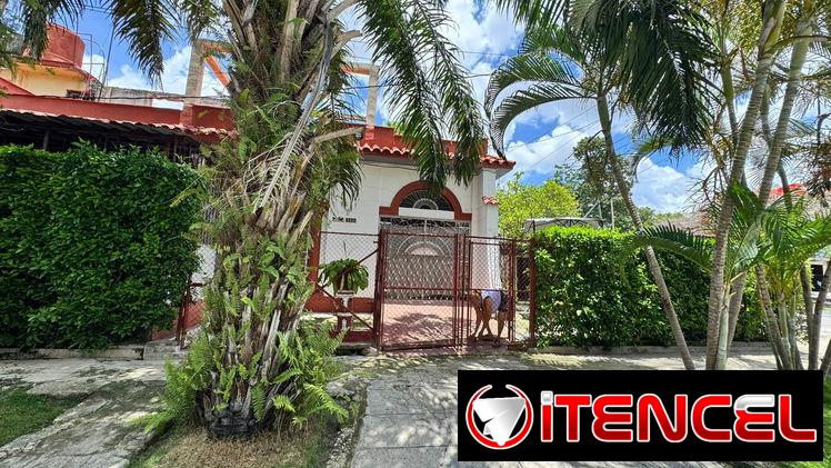 Casa independiente en Diez de Octubre con garaje