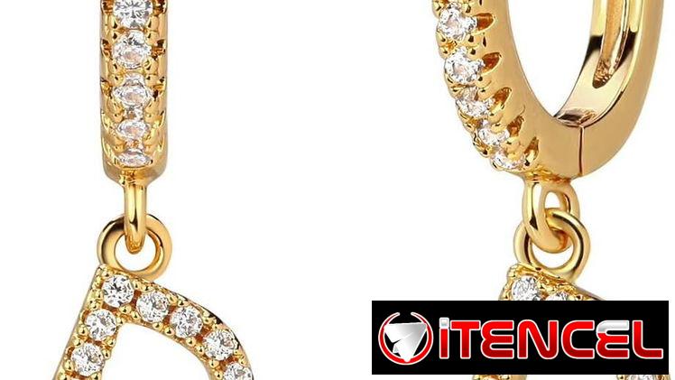 Aretes con letra diamante de circonio chapada en oro 18 quilates