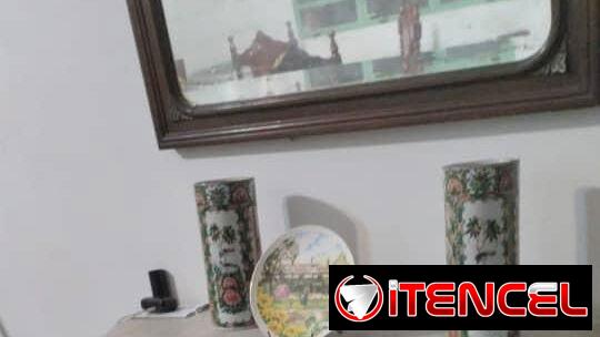 Vendo 2 hermosos jarrones de porcelana