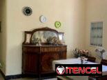 Casa a la venta en planta baja con un espacioso patio, garaje Privado a pocos metros de 13 y 68