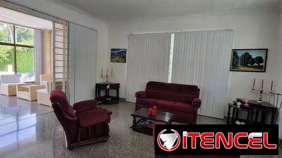 Alquiler de casa en Playa de dos habitaciones con piscina. Disponible para renta lineal