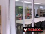 Marqueteria de aluminio y cristal , ventanas , puertas , mamparas para baño , paño fijo , estantes , ect