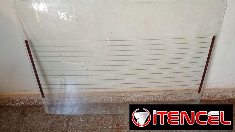 Palabrisa trasero y ventanillas de Moskvich Aleko