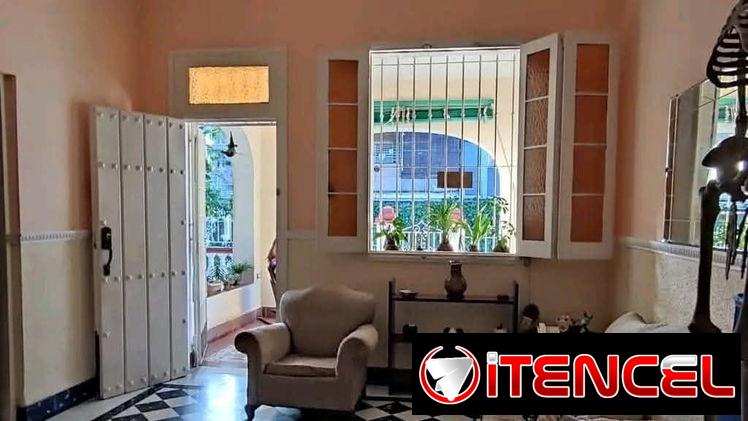 Casa capitalista  independiente en la Víbora, 10 de Octubre con piscina y 4 cuartos !!!