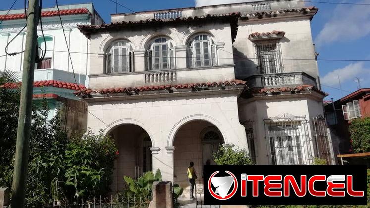 Excepcional palacete en venta en La Víbora con 7 cuartos!!! Oportunidad de inversión!!
