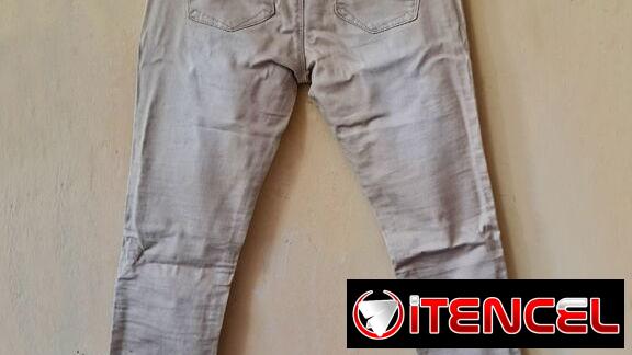 Vendo jeans pantalones de mujer. A estrenar.