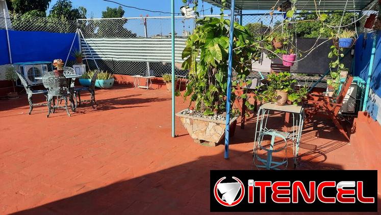 Casa independiente en Playa con garaje 4 cuartos 2 baños todo en  óptimo estado