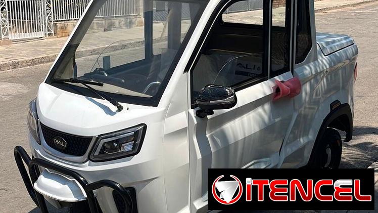 Triciclo eléctrico Rali pick up con cabina para 3 personas