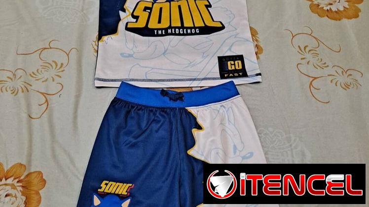 Juego de short y camiseta de Sonic. NUEVO! Talla 5.