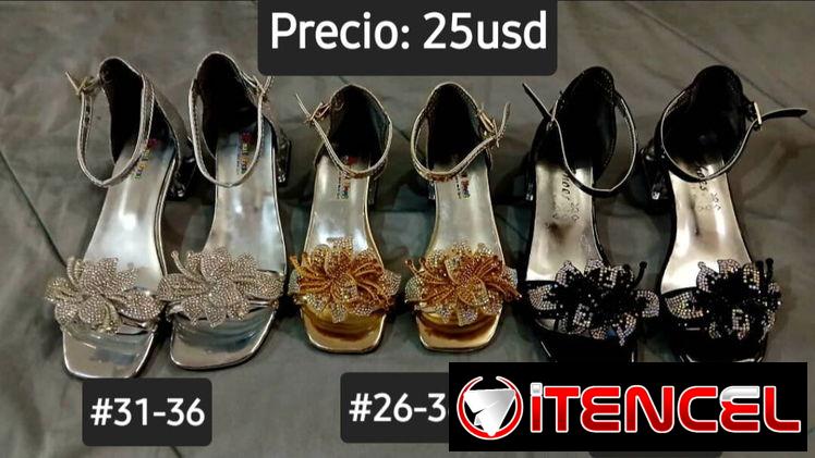 Zapatos de niña. Elegantes zapatos para las princesas de casa.