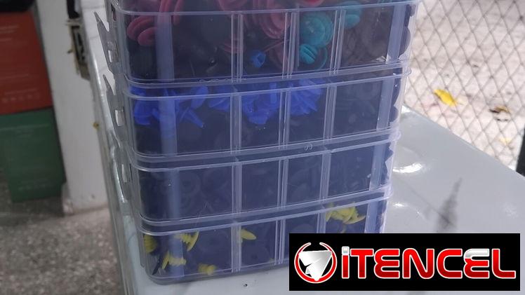 Caja de precillas plasticas para carros 1180 unidades
