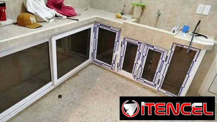 Bajos de meseta. Ventanas de corredera. Puertas. Mamparas de baños