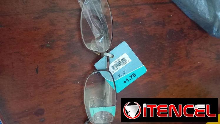 Elegantes espejuelos graduados para mujer
