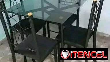 Juego de comedor de tubo. Entrega sin costo adicional en toda la habana.