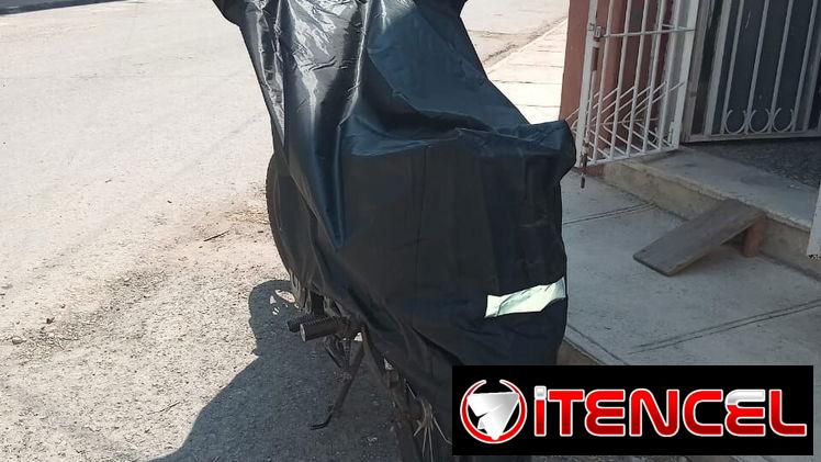 *Capa para moto impermeable* 🏍️ 💲 *Precio: 18 USD* 🔹 Material: Tela sintética