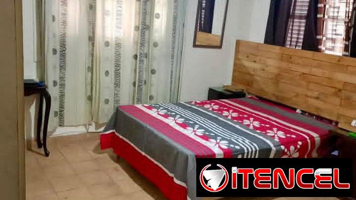 APARTAMENTO DE LOS AÑOS 50 DE ESQUINA! Gran Distribución en Línea y 12, Vedado !!!