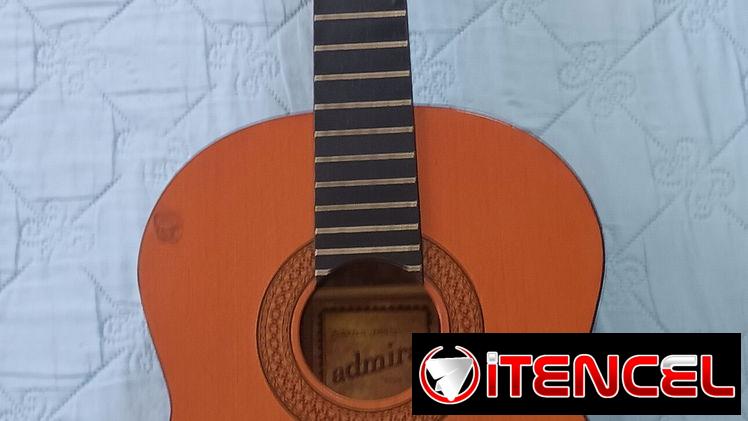 Guitarra Clasica Española de marca reconocida, Admira , modelo Sonia