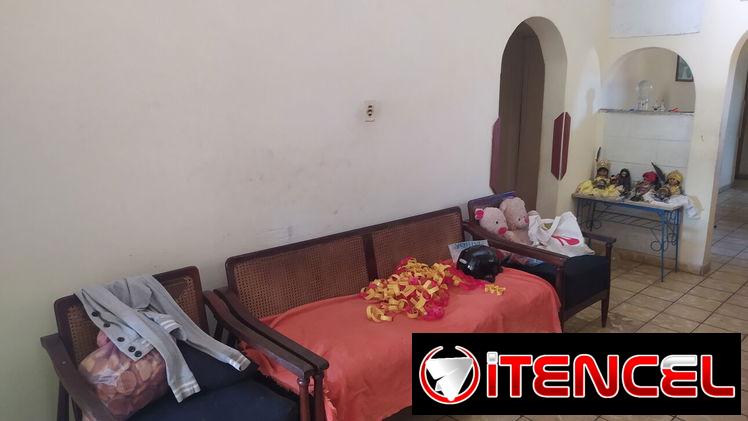 SE VENDE CASA DE 6 HABITACIONES EN MARIANAO. DE DOS PLANTAS. 53886944, 53880216